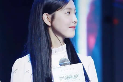 网曝王思聪关注章若楠：揭章若楠个人资料简介及照片