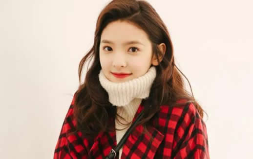 网曝王思聪关注章若楠：揭章若楠个人资料简介及照片