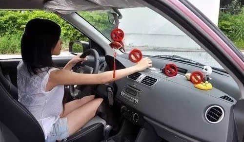 车内悬挂佛串被罚是什么情况：这些交规安全条例要知道