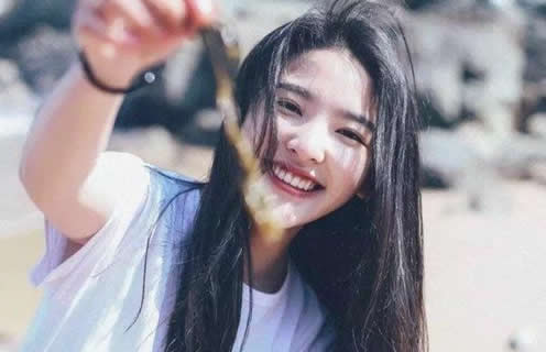 王思聪关注章若楠上了热搜:章若楠演艺圈新花 王思聪关注章若楠上了热搜:章若楠演艺圈新花