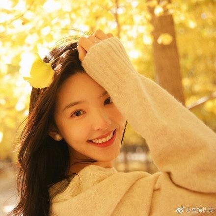 王思聪关注章若楠上了热搜：章若楠演艺圈新花