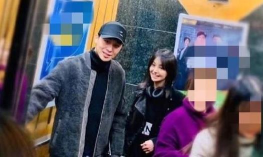 郑爽携男友现身合影:郑爽男友个高颜值好(图) 郑爽携男友现身合影:郑爽男友个高颜值好(图)