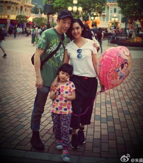朱茵这样教女儿是什么情况：朱茵为什么要教女儿说了什么