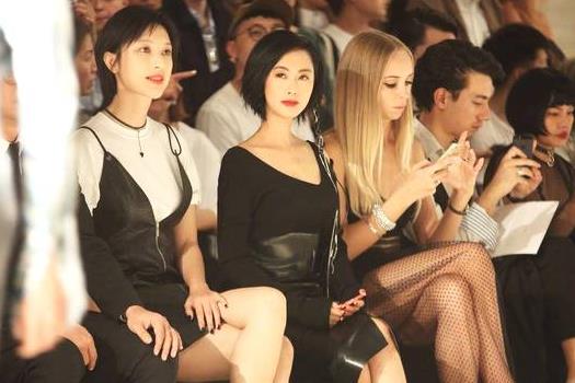 朱茵这样教女儿是什么情况：朱茵为什么要教女儿说了什么