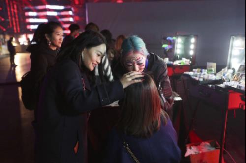 玛丽黛X Creamfields奶油田:用最完美的妆容上演 玛丽黛X Creamfields奶油田:用最完美的妆容上演