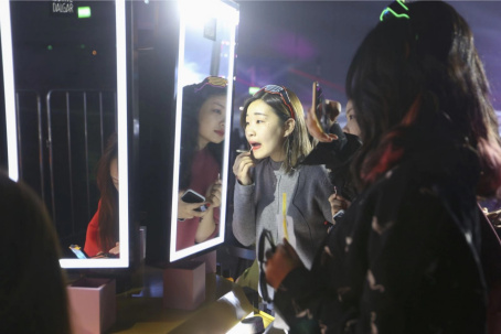 玛丽黛X Creamfields奶油田:用最完美的妆容上演 玛丽黛X Creamfields奶油田:用最完美的妆容上演