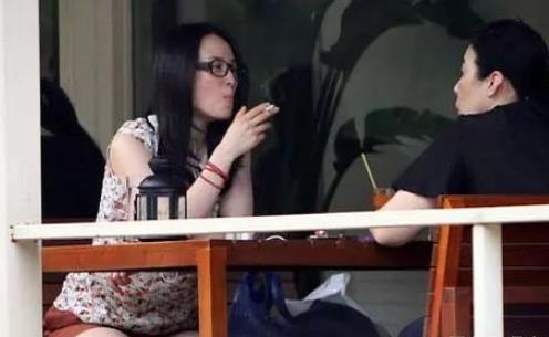 女星抽烟照大盘点：看看谁的表情最销魂（图）