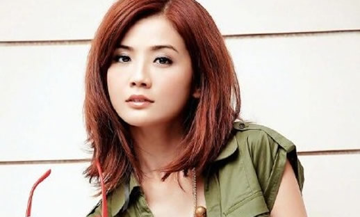 阿Sa陪阿娇试婚纱备战婚礼:一动作太暖心有爱(图) 阿Sa陪阿娇试婚纱备战婚礼:一动作太暖心有爱(图)