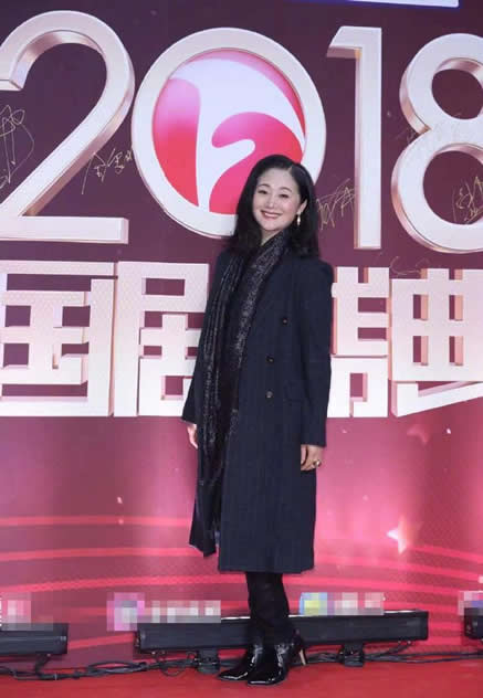 两代令妃同台是什么情况:气质新鲜台上相拥(图) 两代令妃同台是什么情况:气质新鲜台上相拥(图)