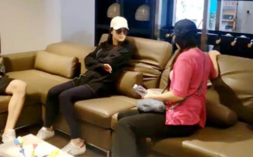 张馨予被爆怀孕是什么情况:偶遇张馨予小腹隆起真相 张馨予被爆怀孕是什么情况:偶遇张馨予小腹隆起真相