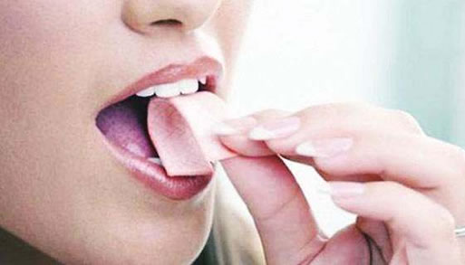 日嚼1万片口香糖是什么情况：减肥不能忽视健康问题