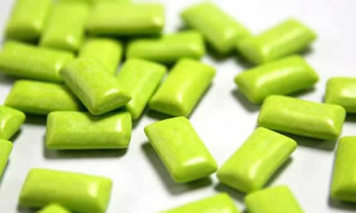 日嚼1万片口香糖是什么情况：减肥不能忽视健康问题