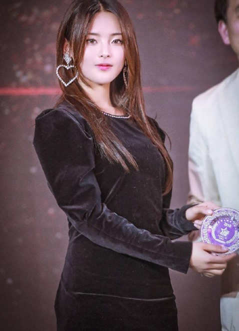 杨超越回应发胖是什么情况：杨超越胖后照片及发胖缘由