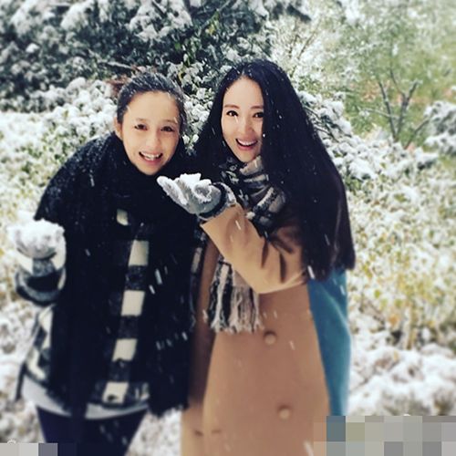 李湘晒女儿滑雪照：北京大雪明星有的晒娃有的晒闺蜜