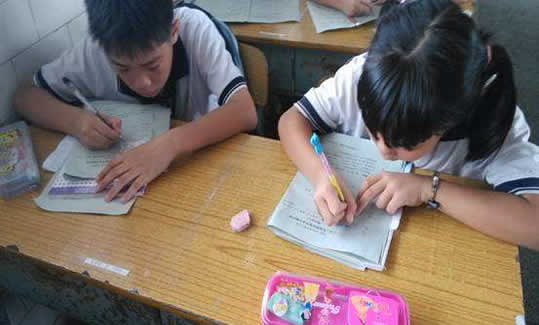 学生换座抓住爱情什么情况:详情真相让老阿姨羞涩 学生换座抓住爱情什么情况:详情真相让老阿姨羞涩