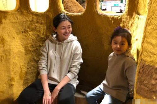 汪小菲晒女儿近照：五官神韵和大S真像姐妹（图）