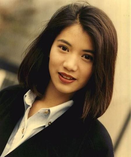 袁咏仪亮相阿娇婚礼:女人味十足(图) 袁咏仪亮相阿娇婚礼:女人味十足(图)