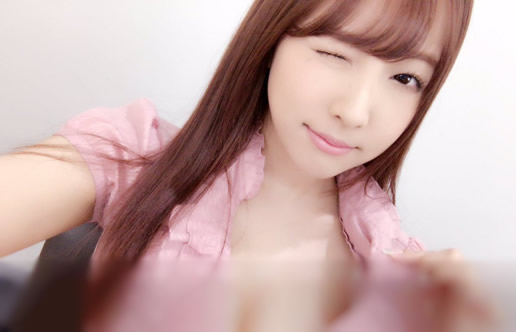 三上优亚露背高领毛衣:三上优亚三围及作品写真图 三上优亚露背高领毛衣:三上优亚三围及作品写真图