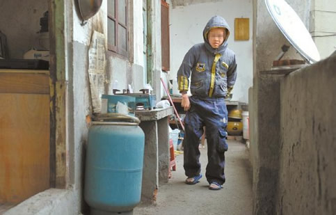 保鲜膜男孩18岁了是什么情况:保鲜膜男孩事件始末 保鲜膜男孩18岁了是什么情况:保鲜膜男孩事件始末