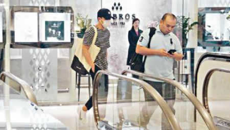 刘恺威离婚后现身近照:孤单出现拒谈离婚真相 刘恺威离婚后现身近照:孤单出现拒谈离婚真相