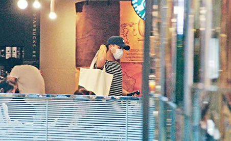 刘恺威离婚后现身近照:孤单出现拒谈离婚真相 刘恺威离婚后现身近照:孤单出现拒谈离婚真相