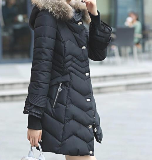 冬季必备时尚百搭单品：出街女人穿大衣才最有气质