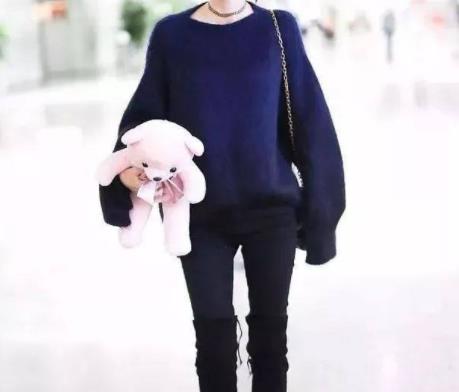 冬季必备时尚百搭单品：出街女人穿大衣才最有气质