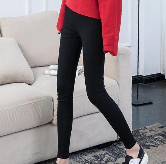 冬季必备时尚百搭单品：出街女人穿大衣才最有气质