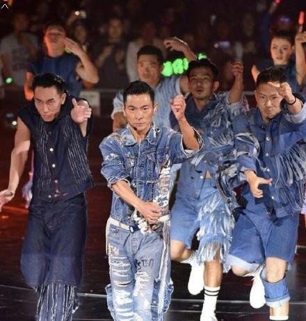 华仔粉丝不愿退票具体原因:保留一份特殊的回忆 华仔粉丝不愿退票具体原因:保留一份特殊的回忆