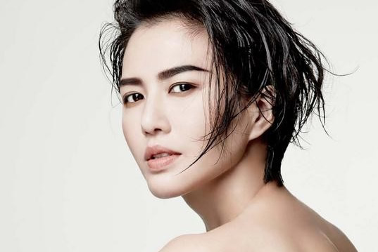 谭维维试婚纱图片曝光：一袭白色婚纱幸福浅笑（图）