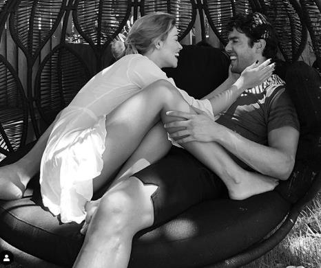 卡卡求婚成功:两任妻子傻傻分不清(图) 卡卡求婚成功:两任妻子傻傻分不清(图)