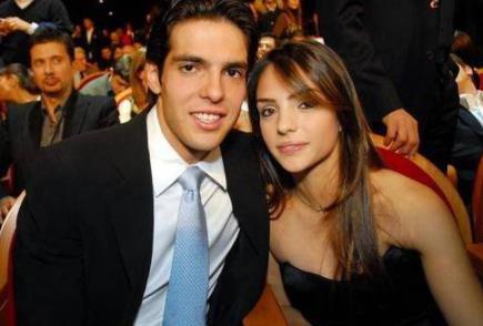 卡卡求婚成功:两任妻子傻傻分不清(图) 卡卡求婚成功:两任妻子傻傻分不清(图)