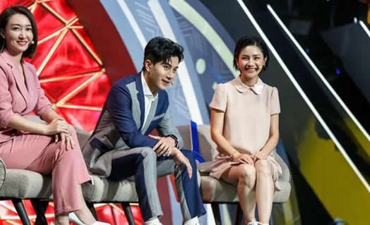 刘恺威离婚后亮相：节目中开心玩花式跳绳（图）