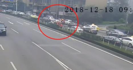 男子碰瓷月赚万元真相原因：男子碰瓷赚万元怎么做到的