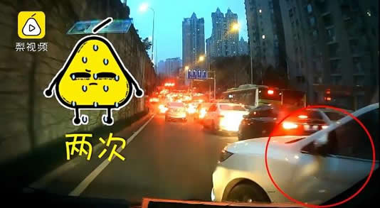 男子碰瓷月赚万元过程原因曝光：一个月碰瓷11次我服了