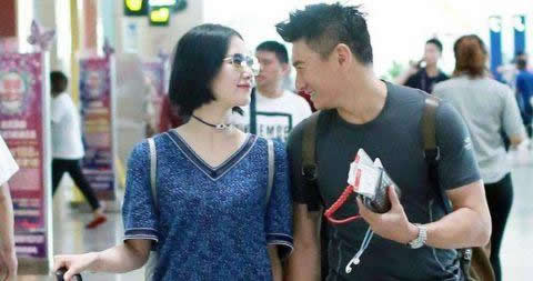 吴奇隆刘诗诗晒自拍：吴奇隆自拍照发福了（图）