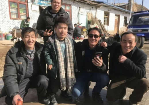 小矮人因明星脸爆红是什么情况：看看小矮人照片像谁