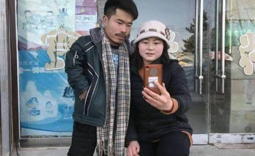 小矮人因明星脸爆红是什么情况：看看小矮人照片像谁