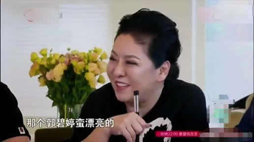 向佐郭碧婷牵手照片好甜蜜：郭碧婷向太中意的儿媳