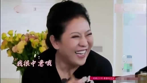 向佐郭碧婷牵手照片好甜蜜：郭碧婷向太中意的儿媳