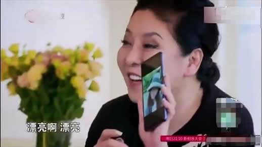 向佐郭碧婷牵手照片好甜蜜：郭碧婷向太中意的儿媳