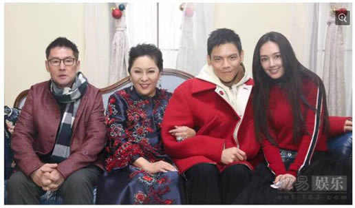 向佐郭碧婷牵手照片好甜蜜：郭碧婷向太中意的儿媳