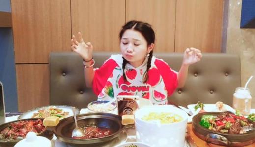 大胃王小猪猪特能吃：美食主播小猪猪能吃还不怕胖