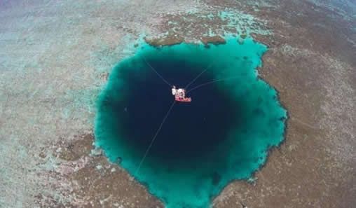 三沙发现神秘海洋蓝洞 传说为南海之眼（漂亮的蓝洞）