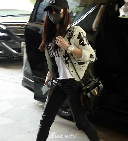 张柏芝身材似少女照片：三胎后身材保持100分让人羡慕