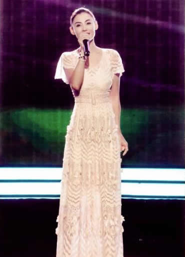 张柏芝身材似少女照片：三胎后身材保持100分让人羡慕