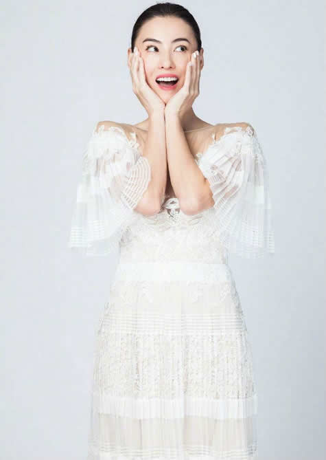 张柏芝身材似少女照片：三胎后身材保持100分让人羡慕