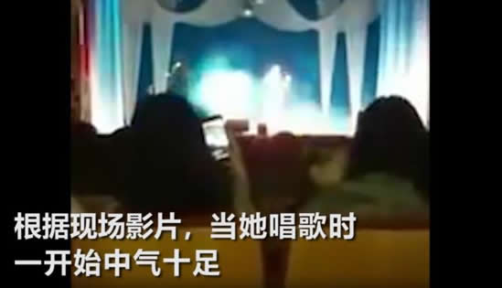 演唱会飙高音猝死画面曝光:详情始末及猝死者是谁 演唱会飙高音猝死画面曝光:详情始末及猝死者是谁