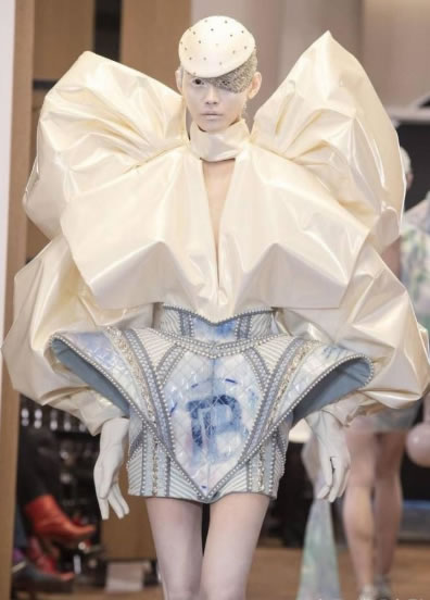 奚梦瑶全身惨白如纸：新造型照片让人认不出（图）