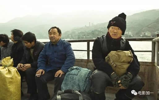 王宝强与粉丝自拍:大方自拍笑容灿烂(图) 王宝强与粉丝自拍:大方自拍笑容灿烂(图)